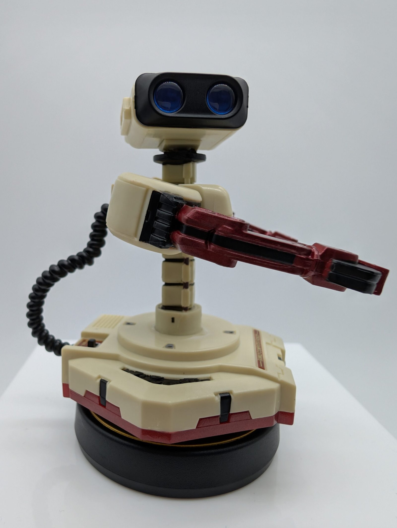 Amiibo: Super Smash Bros – R.O.B. - Colores Famicom