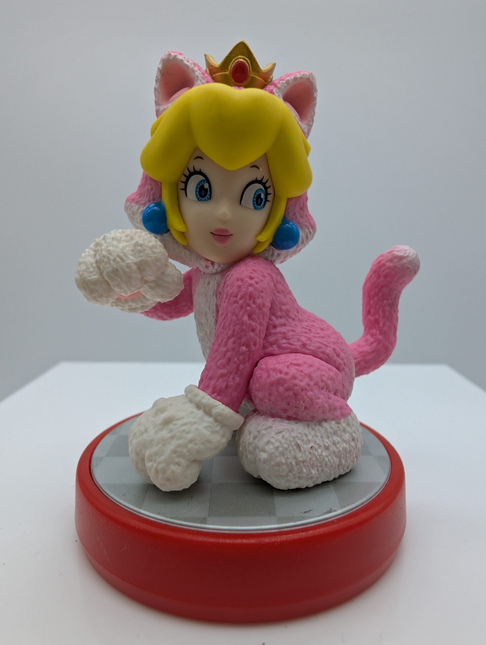 Amiibo: Super Mario – Peach Felina