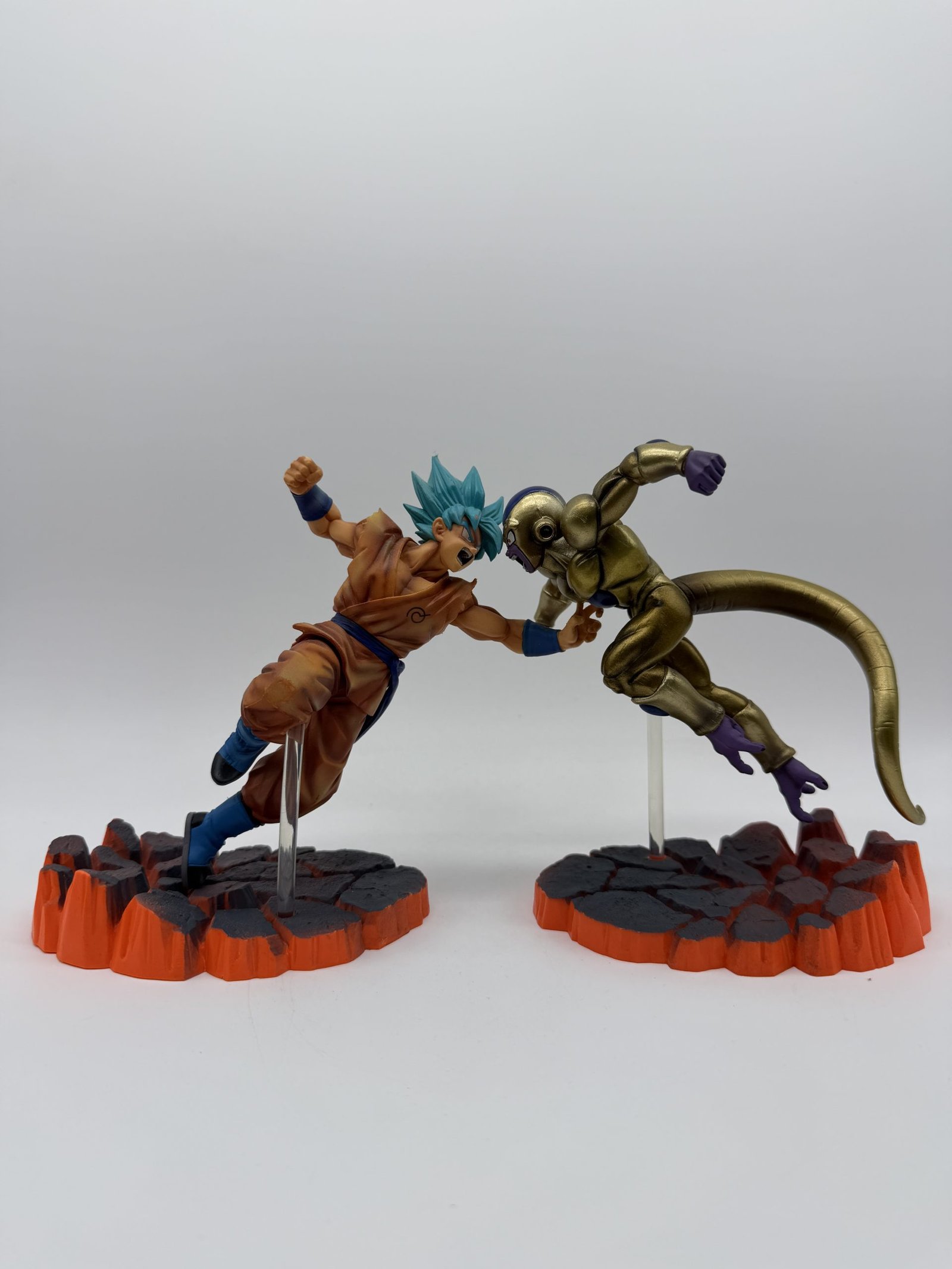 Banpresto SCultures: Dragon Ball Super – Son Goku Super Saiyan Blue Vs Golden Frieza - Batalla