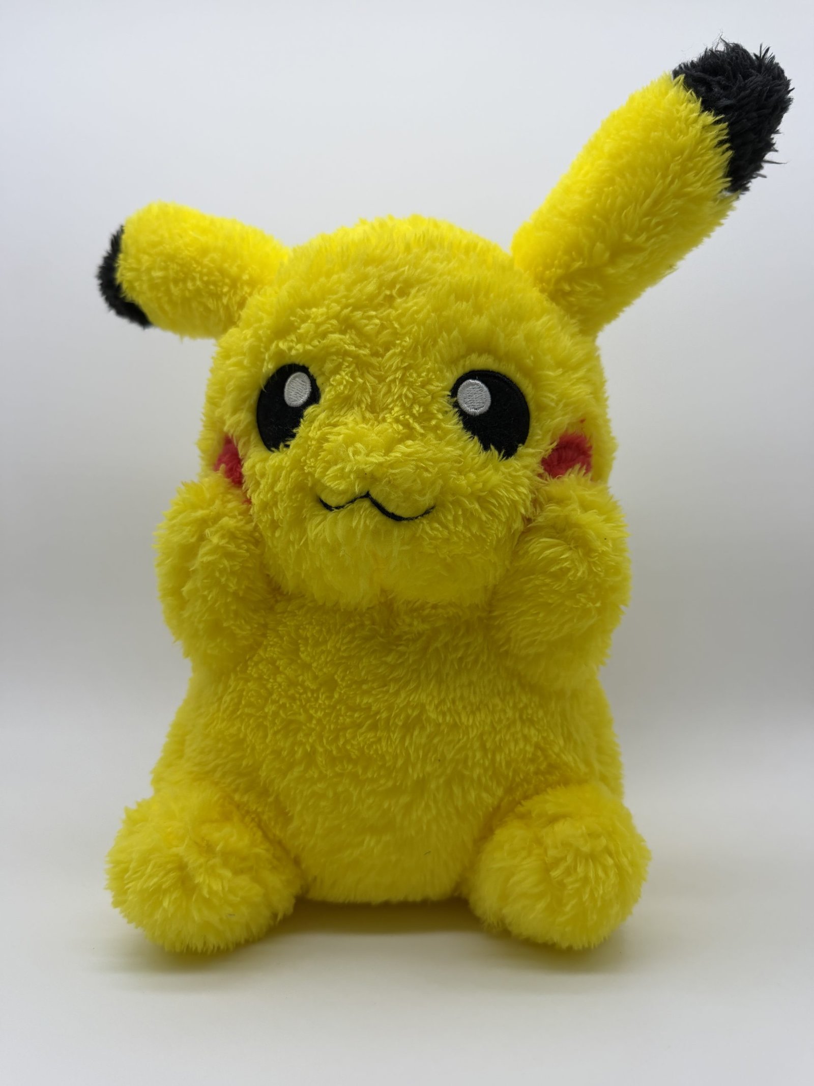 Banpresto Mofugutto Plush: Pokémon Warm & Relaxing – Pikachu - Hands on Cheeks Ver.